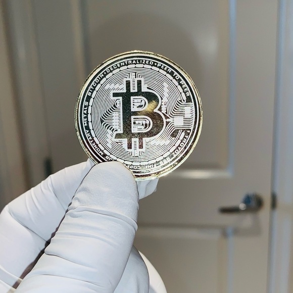 Gold Plated Replica Bitcoin Crypto Currency. - Picture 1 of 5